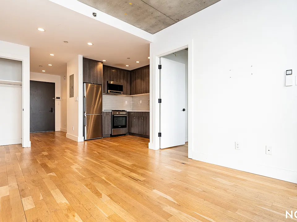 824 E New York Ave #2C