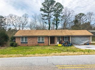 1210 Royal Summit Dr, Seneca, SC 29678