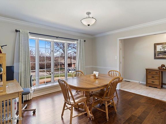 3rd image of 2074 Honeysuckle Ln