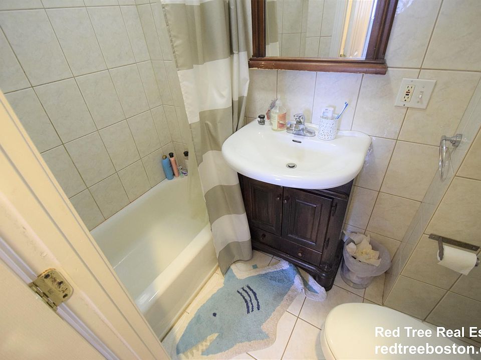 2nd image of 73 Thatcher St APT 302B