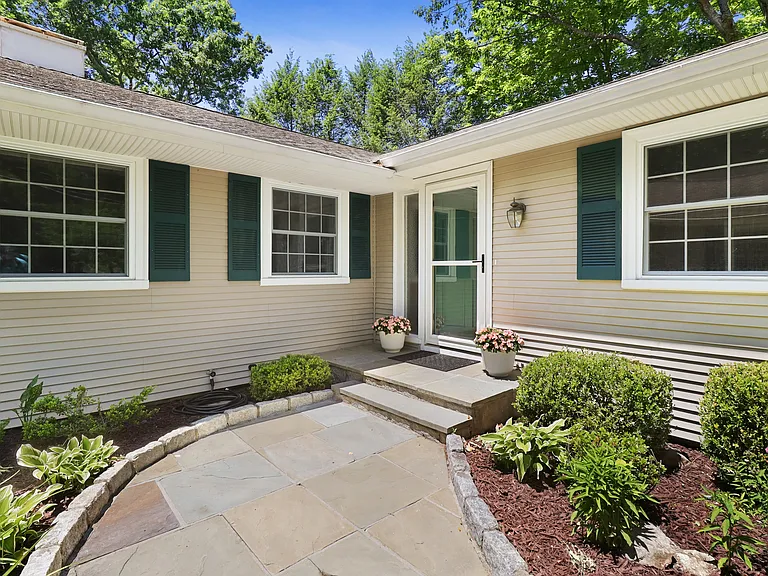 182 Weaver St — Photo 3