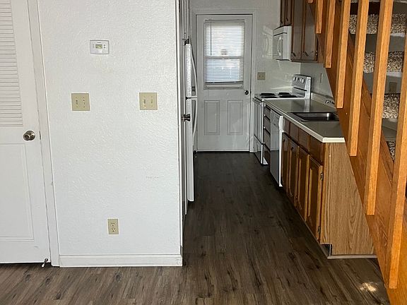 2nd image of 719 N School St #4