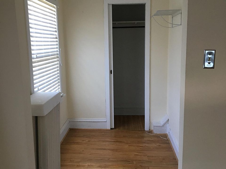 front foyer area with closet