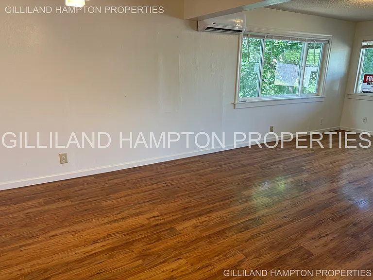 725 SW 7th St — Photo 4