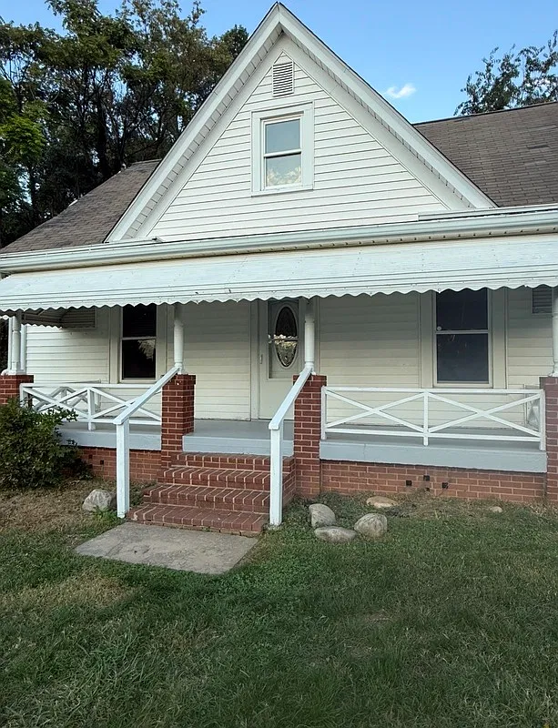 3 bed, 1.0 bath, 1544 sqft, $1,450 — Photo 1