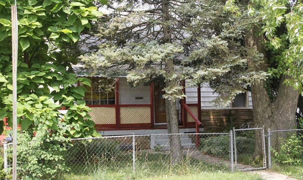 2621 Pontiac St photo 1