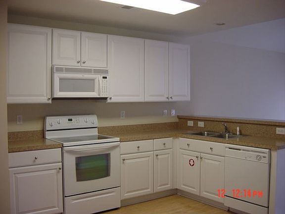 Kitchen w/Hardwood Floors