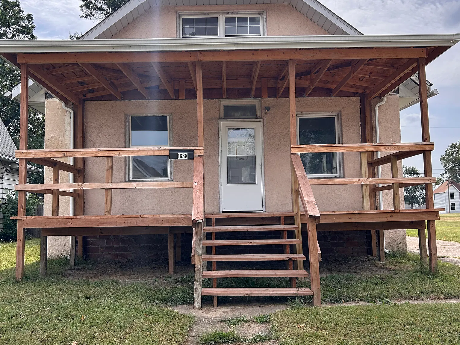 3 bed, 10 sqft, $925 — Photo 2