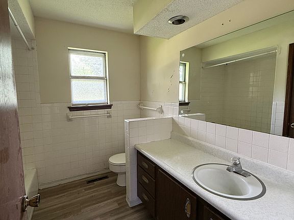 5th image of 807 Overlook Dr