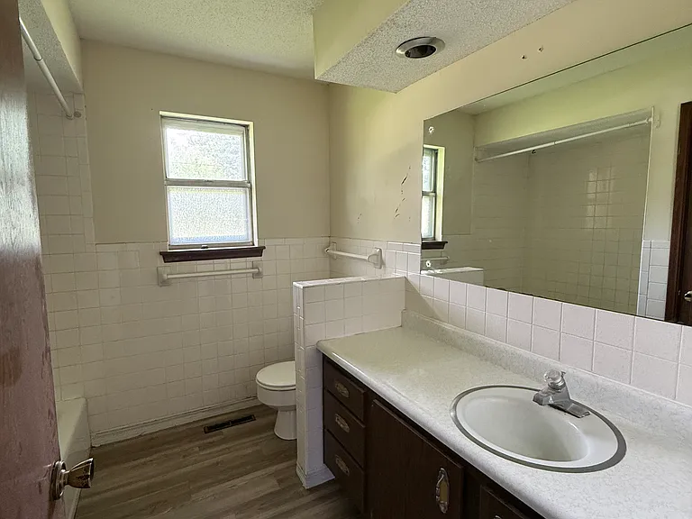 807 Overlook Dr — Photo 5