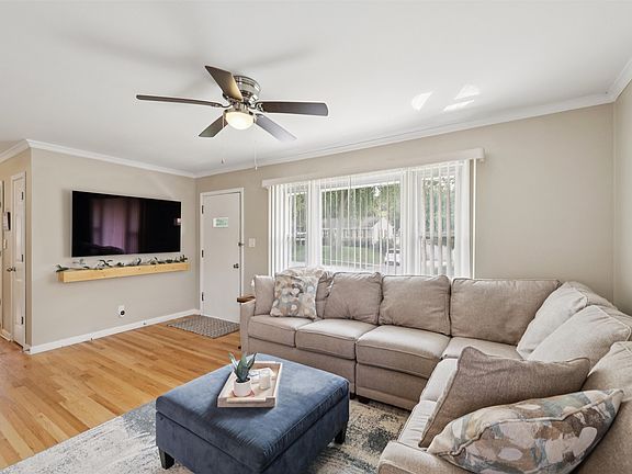 2nd image of 1909 Prospect Ave