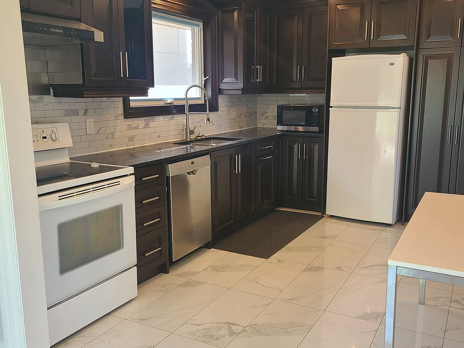 3 bed, $3,000 — Photo 3