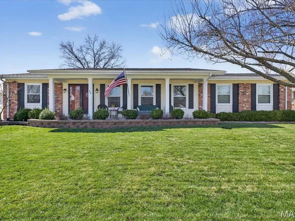 26 Grant Dr, Saint Peters, MO 63376