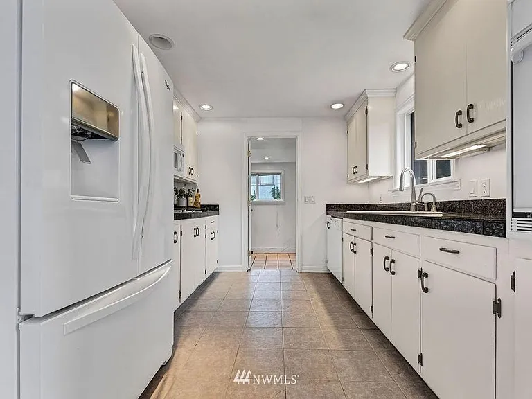 22913 Meridian Ave S — Photo 8