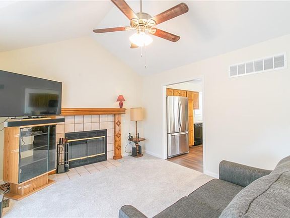 3rd image of 9 Emmy Ln