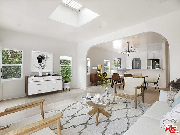 4th image of 1162 N Poinsettia Pl