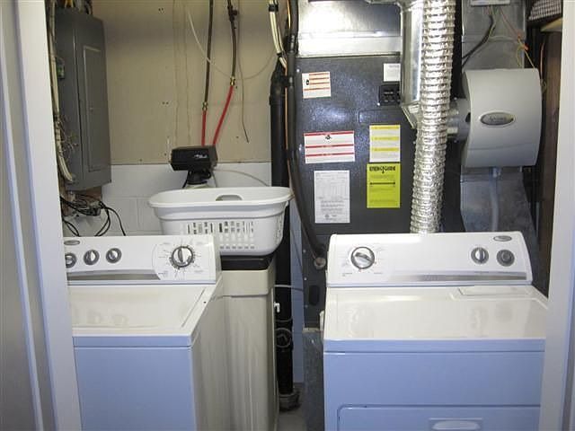 1st image of 4416 Applewood Ave