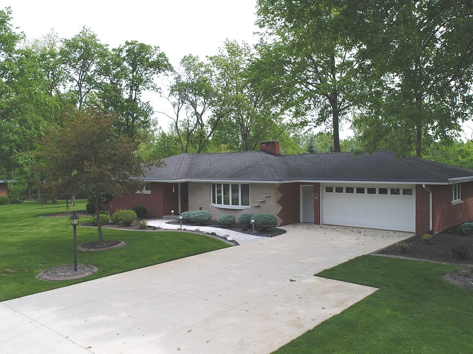 1st image of 113 E Willow Run Dr