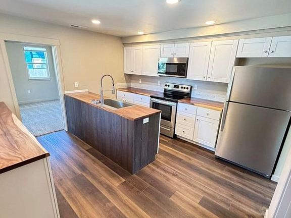 4th image of 180 Hiatt St