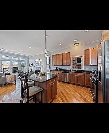 5th image of 2009 W Belmont Ave APT 4