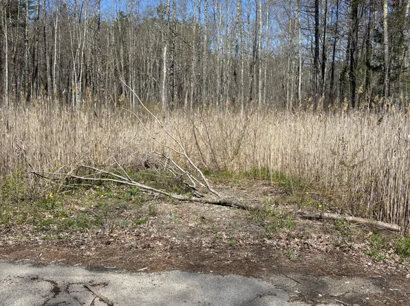 15 Woodhaven Drive, Kennebunk, ME 04043