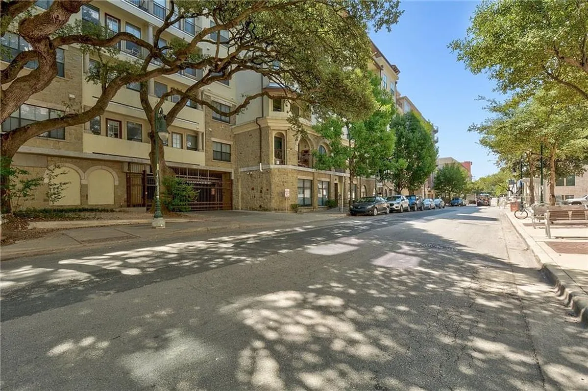 Building Photo - 2505 San Gabriel St #206