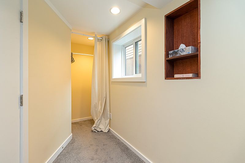 Saanich House for rent - 3 Bedrooms — photo 32