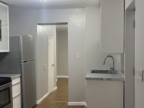 3rd image of 215 Mulberry St #1
