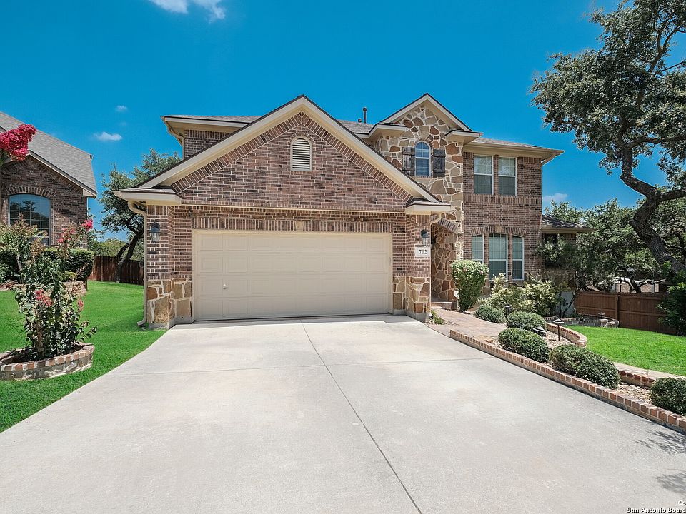 1st image of 702 PIAZZA PL