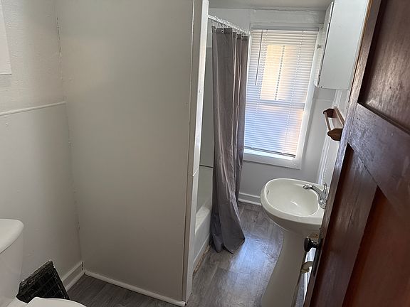 5th image of 3531 Glenn Ave Unit 2
