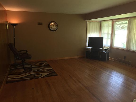 4th image of 1543 Hyde Ave