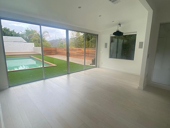 4th image of 8649 Crescent Dr
