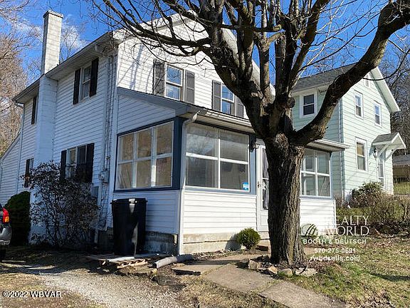 3rd image of 219 Brown St S
