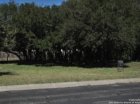 5th image of 2739 Woodline St