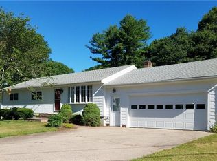 2 Brookdale Dr, Ashaway, RI 02804