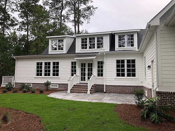 5th image of 4006 Lady Banks Ln