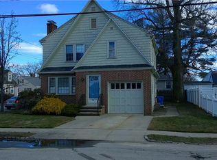 44 Knollwood Ave, Cranston, RI 02910