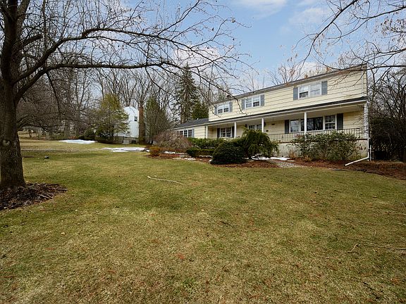 3rd image of 99 Woodcrest Dr