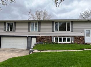 608 Evergreen St, New Hampton, IA 50659