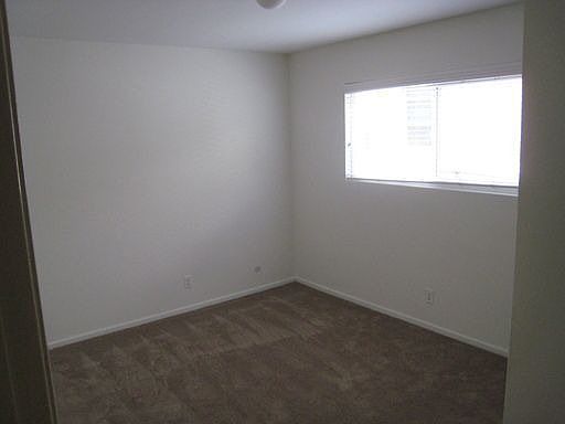 5th image of 1122 Hope St APT 2