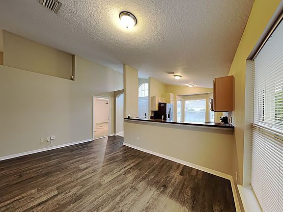 5th image of 1117 Amanda Kay Cir