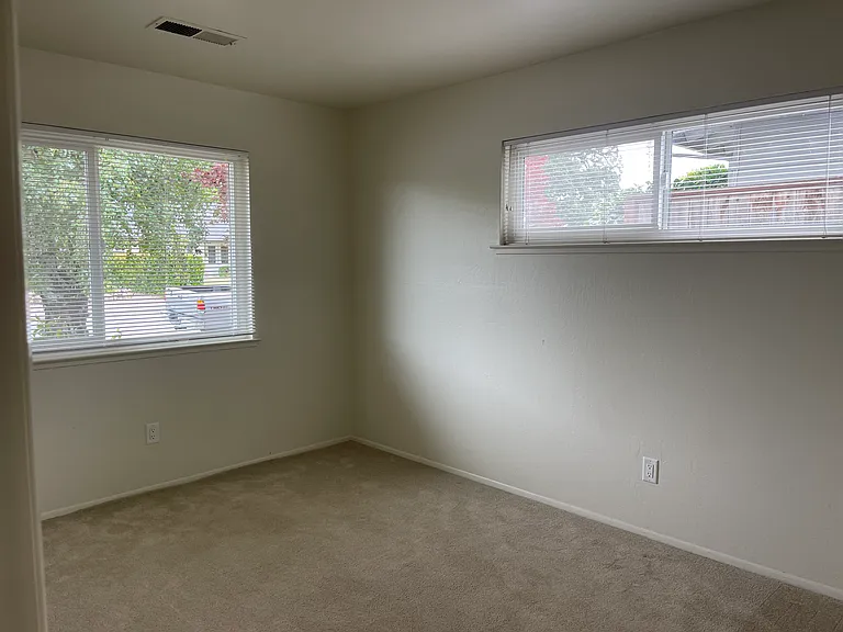 417 Deerfield Cir — Photo 6