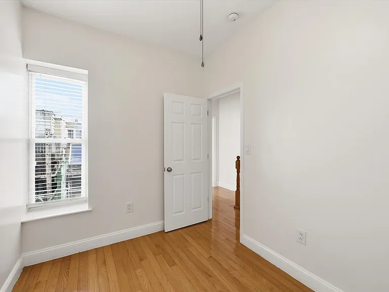 2653 S 6th St — Photo 29