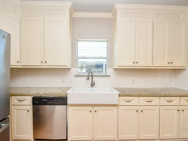 1307 Walton St — Photo 10