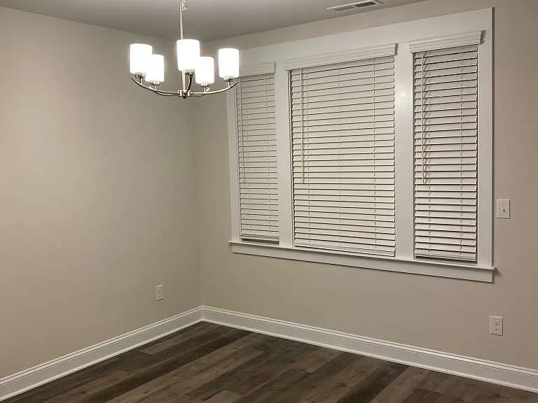 807 McArthur Ave — Photo 3