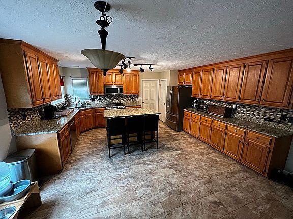 4th image of 3901 Matthew Cir