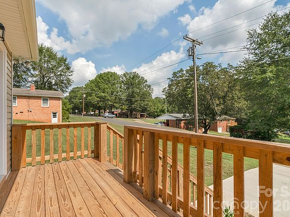 3rd image of 953 Hardin Dr