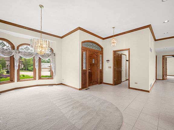 3rd image of 589 Edelweiss Dr