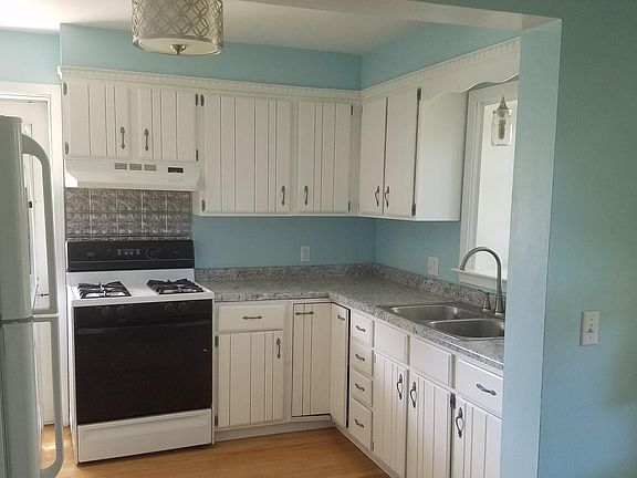 2nd image of 1025 Washtenaw St NE