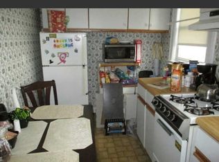 843 S Walnut St #2, Lindenhurst, NY 11757